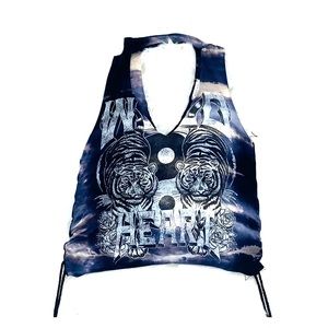 Tank with triangular cutout in chest area <3